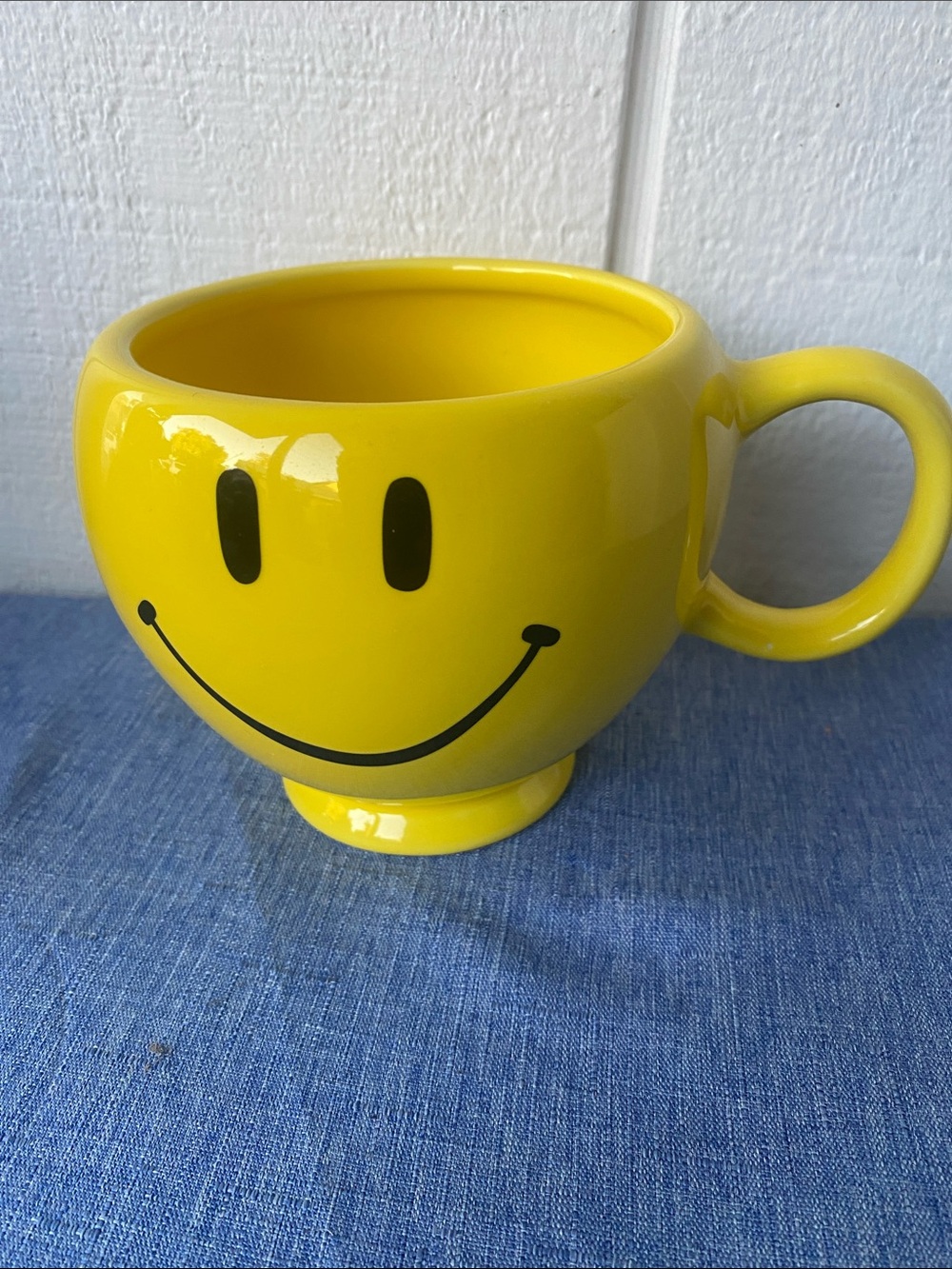 Happy Face Yellow Ceramic Mug with Large Handle